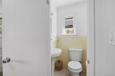 222 Carol Avenue #Right Side, Pelham, NY 10803 - Photo 14