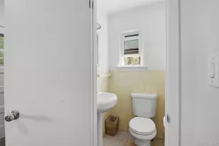 222 Carol Ave, Pelham, NY 10803 - Photo 14