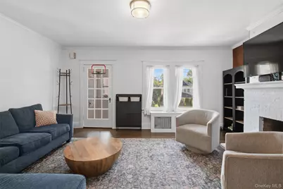 222 Carol Avenue #Right Side, Pelham, NY 10803 - Photo 4