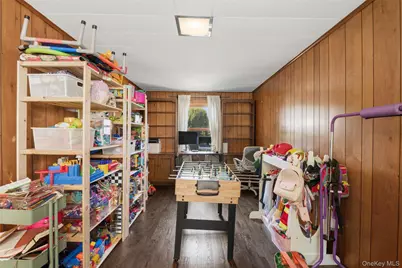 222 Carol Avenue #Right Side, Pelham, NY 10803 - Photo 12