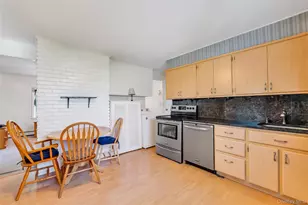26 Berry Ln, Hicksville, NY 11801 - Photo 2