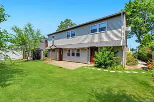 26 Berry Ln, Hicksville, NY 11801 - Photo 20