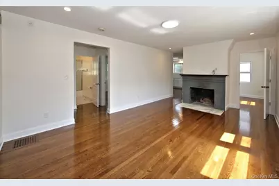 139 Waverly Avenue #1st Floor Left, Mamaroneck, NY 10543 - Photo 2