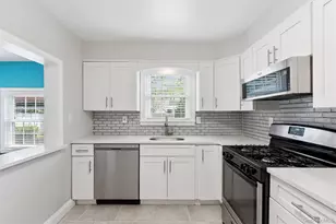 20 Beverly Pkwy, Freeport, NY 11520 - Photo 4