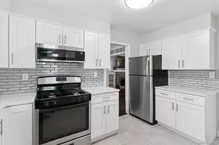 20 Beverly Pkwy, Freeport, NY 11520 - Photo 8