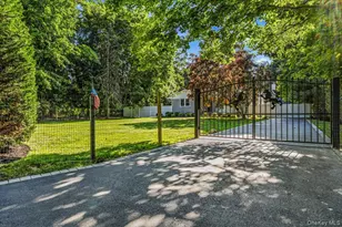 16 Old Stump Rd, Brookhaven, NY 11719 - Photo 2