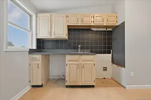 258 Marguerite Ave, Floral Park, NY 11001 - Photo 22