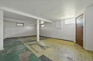 258 Marguerite Ave, Floral Park, NY 11001 - Photo 32