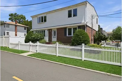 258 Marguerite Avenue, Floral Park, NY 11001 - Photo 2