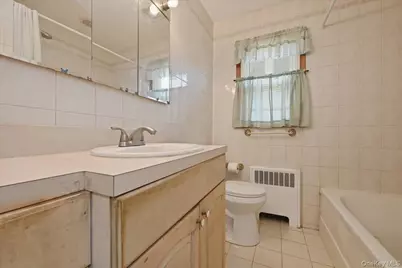 258 Marguerite Avenue, Floral Park, NY 11001 - Photo 18
