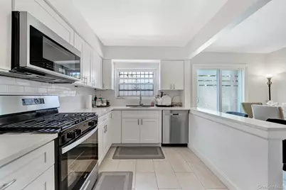 2067 Chatterton Avenue, Bronx, NY 10472 - Photo 8