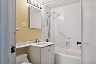 353 W 56th St, New York, NY 10019 - Photo 16