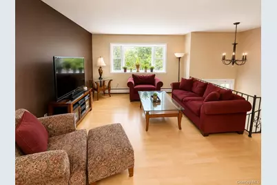 7 Twin Court, Pearl River, NY 10965 - Photo 2