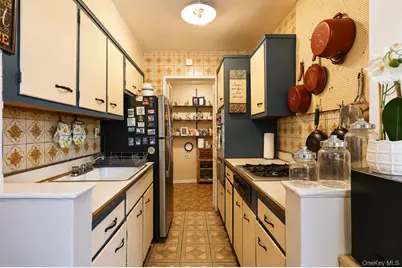 4310 Kissena Boulevard #6B, Flushing, NY 11355 - Photo 8