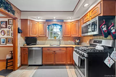 36 Lafayette Avenue, Lynbrook, NY 11563 - Photo 20