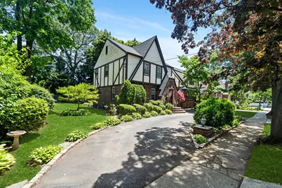 36 Lafayette Avenue, Lynbrook, NY 11563 - Photo 2