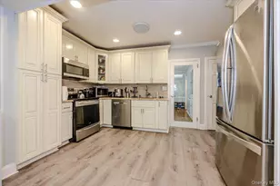 295 Maryland Ave, Freeport, NY 11520 - Photo 8
