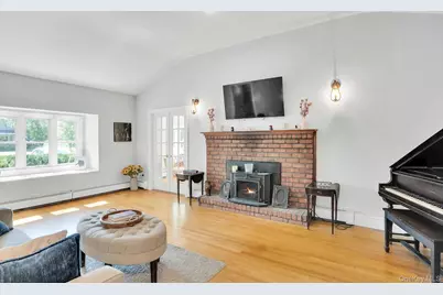 30 Sarina Drive, Commack, NY 11725 - Photo 4