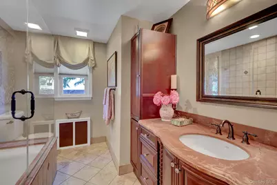257 Shadybrook Lane, West Islip, NY 11795 - Photo 30