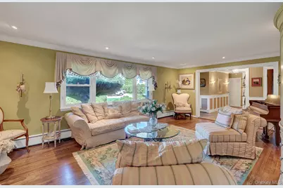 257 Shadybrook Lane, West Islip, NY 11795 - Photo 10