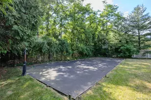 72 Sweetgum Ln, Miller Place, NY 11764 - Photo 10