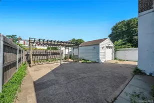374 Rockaway Pkwy, Valley Stream, NY 11580 - Photo 30