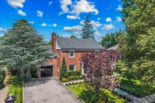 93 Kenwood Rd, Garden City, NY 11530 - Photo 2