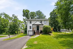 8 E Green Rd, Rock Tavern, NY 12575 - Photo 2