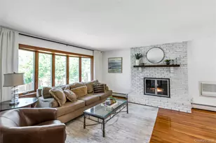 4 Dale Ct, Hauppauge, NY 11788 - Photo 4