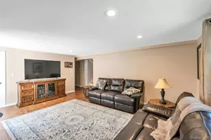 4 Dale Ct, Hauppauge, NY 11788 - Photo 18