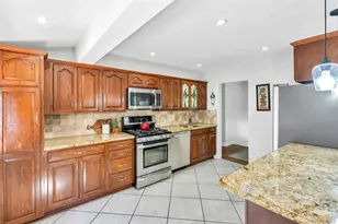 4 Dale Ct, Hauppauge, NY 11788 - Photo 8