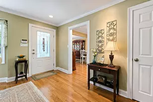 7 Talbot Ln, Smithtown, NY 11787 - Photo 4
