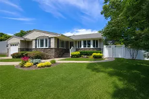 7 Talbot Ln, Smithtown, NY 11787 - Photo 2