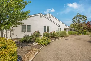 6 Twilight Ct, Melville, NY 11747 - Photo 2