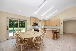 6 Twilight Ct, Melville, NY 11747 - Photo 10