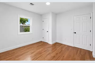 606 Catskill Avenue, Lindenhurst, NY 11757 - Photo 12