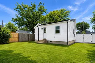606 Catskill Ave, Lindenhurst, NY 11757 - Photo 4