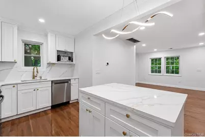 606 Catskill Avenue, Lindenhurst, NY 11757 - Photo 8
