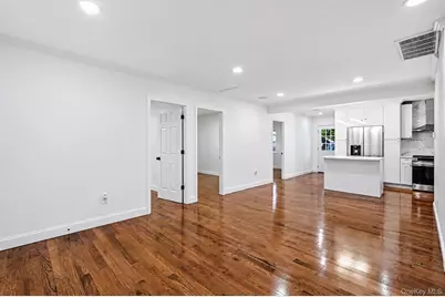 606 Catskill Avenue, Lindenhurst, NY 11757 - Photo 6