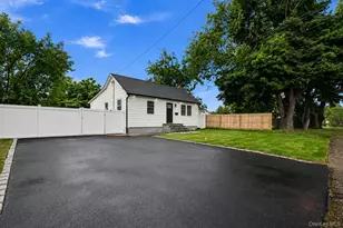 606 Catskill Ave, Lindenhurst, NY 11757 - Photo 2