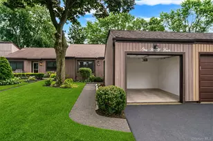 194 Strathmore Gate Dr, Stony Brook, NY 11790 - Photo 2