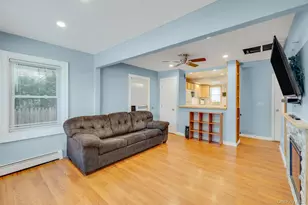 7 Inca Dr, Bay Shore, NY 11706 - Photo 4