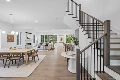 14 Sequoia Circle, Manhasset, NY 11030 - Photo 2