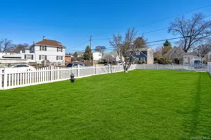 25 Miller St, Glen Cove, NY 11542 - Photo 16
