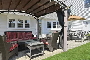 30 Universe Dr, Levittown, NY 11756 - Photo 32