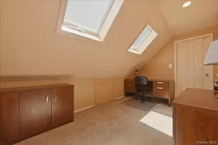 30 Universe Dr, Levittown, NY 11756 - Photo 20