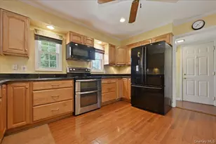 30 Universe Dr, Levittown, NY 11756 - Photo 6