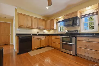 30 Universe Drive, Levittown, NY 11756 - Photo 4
