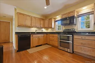 30 Universe Dr, Levittown, NY 11756 - Photo 4