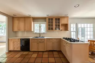 44 Pleasant Ridge Dr, Poughkeepsie, NY 12603 - Photo 16